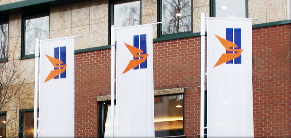 baniermasten, Banieren, masten, banier bedrukken, vlaggen houders, luxe masten, budget masten, banier masten, plaatsen baniermasten, vlaggen palen, baniermast plaatsen, mast, Capelle, Drukkerij Teeuwen, banier